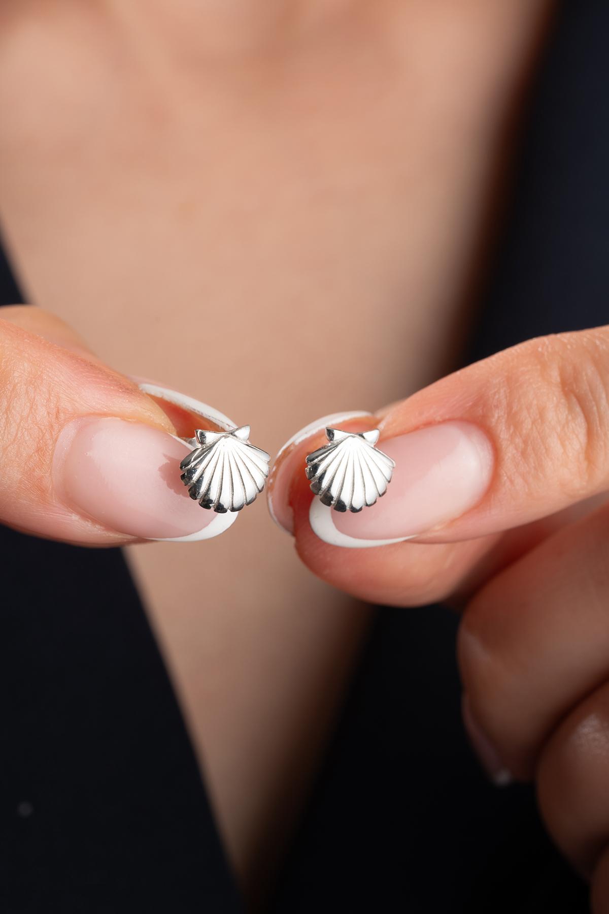 925 Ayar Gümüş İstiridye Küpe