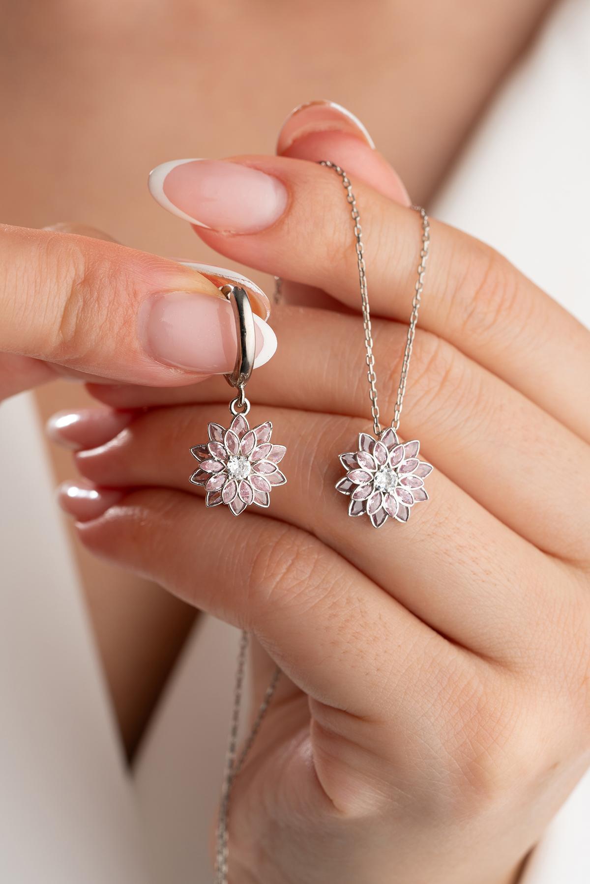 925 Ayar Gümüs Lotus Çiçeği Kolye Küpe Seti